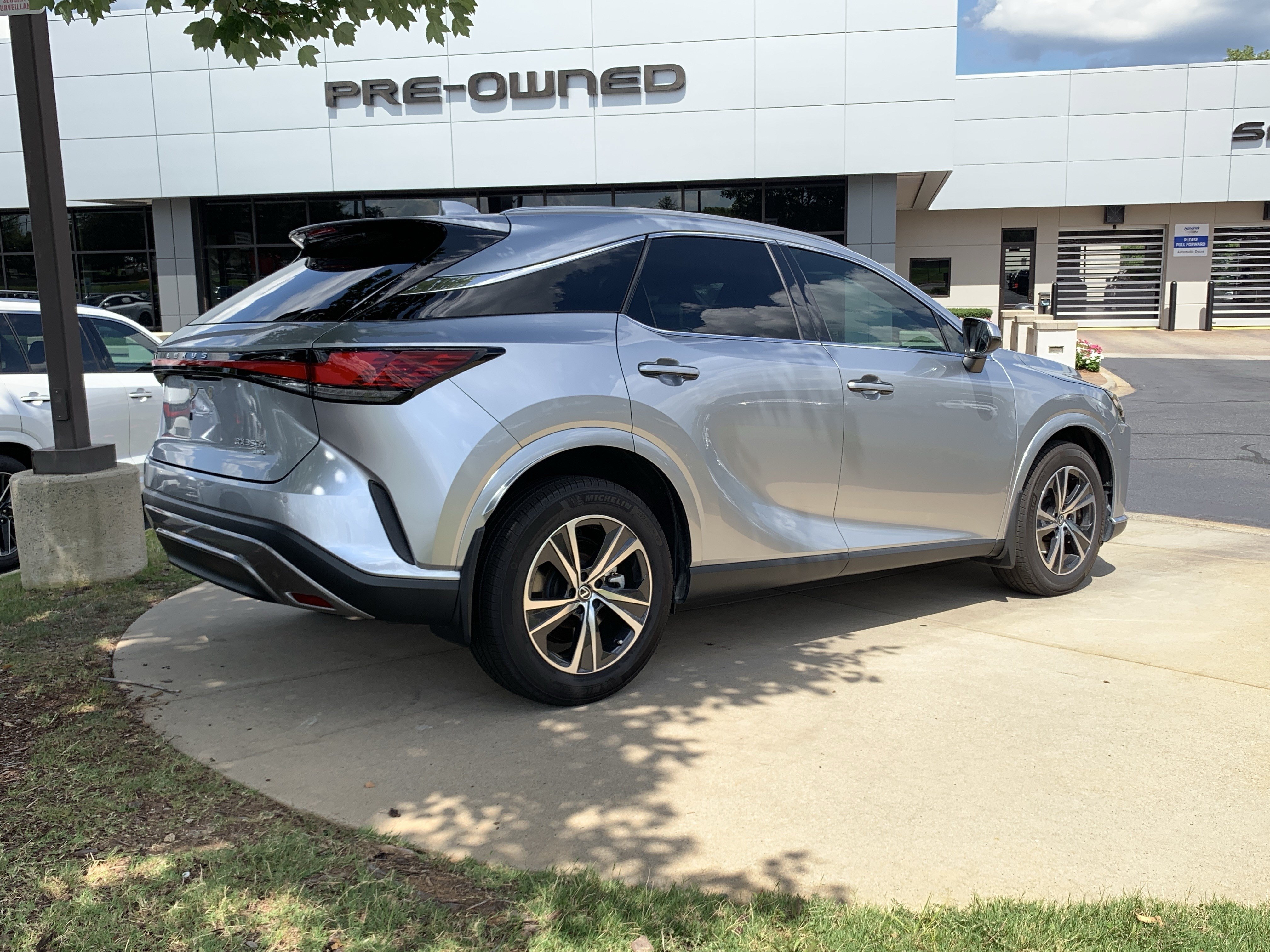 Used 2024 Lexus RX 350h w/ Cold Area Package AWD/4WD image 10