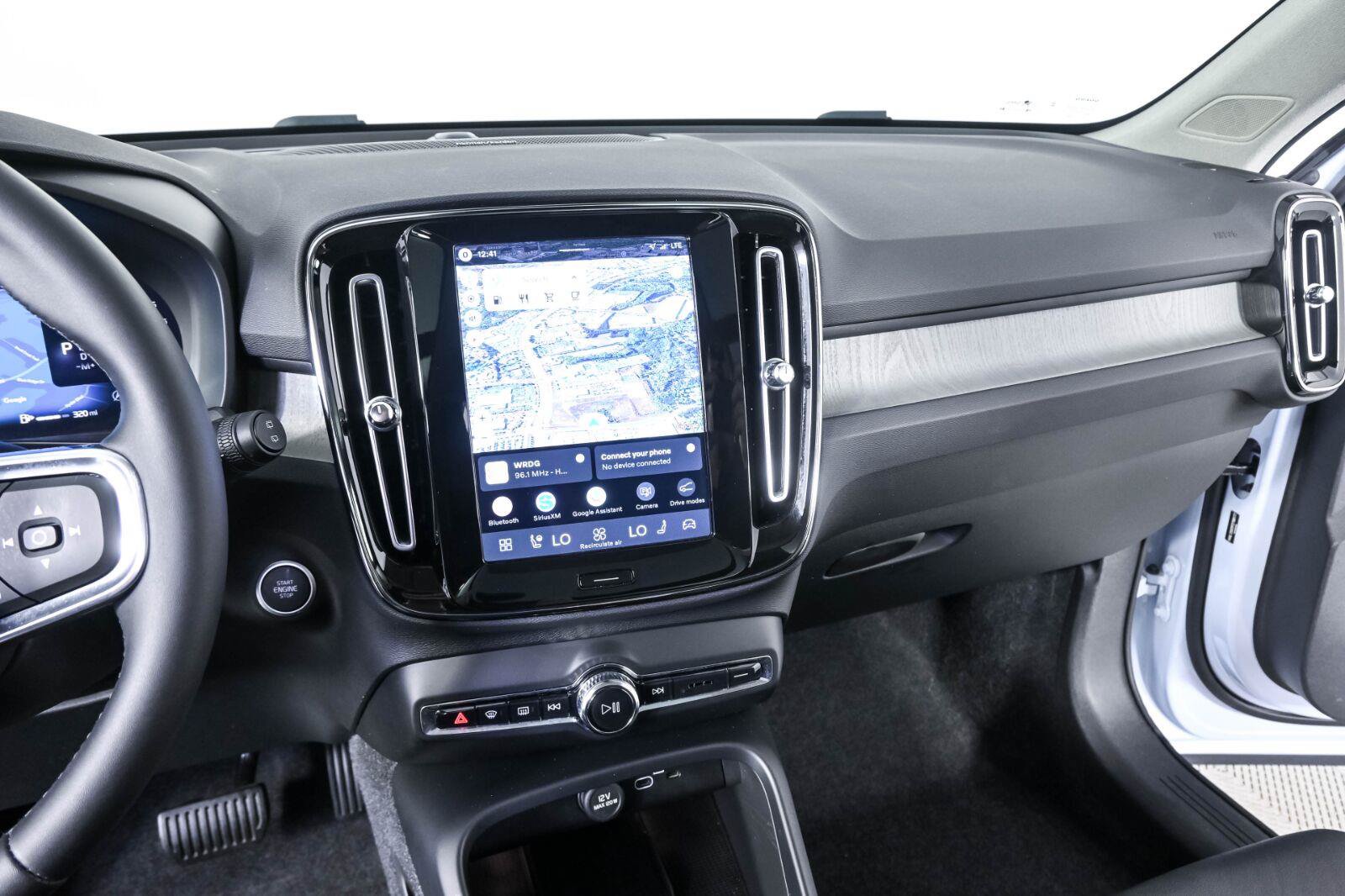 Certified 2026 Volvo XC40 B5 Plus AWD/4WD image 13