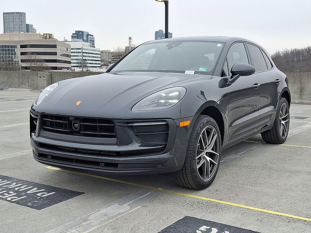 Used 2025 Porsche Macan video 1