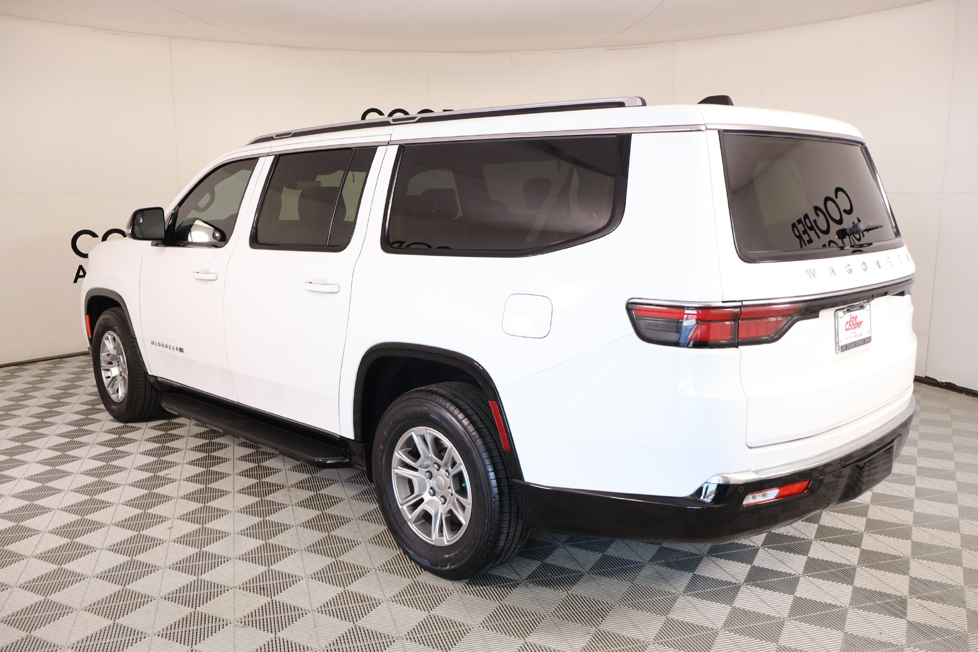 Used 2024 Jeep Wagoneer L 2WD image 24