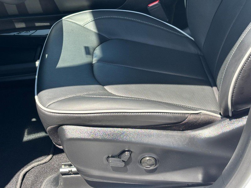 Used 2026 Chrysler Pacifica Limited FWD image 17