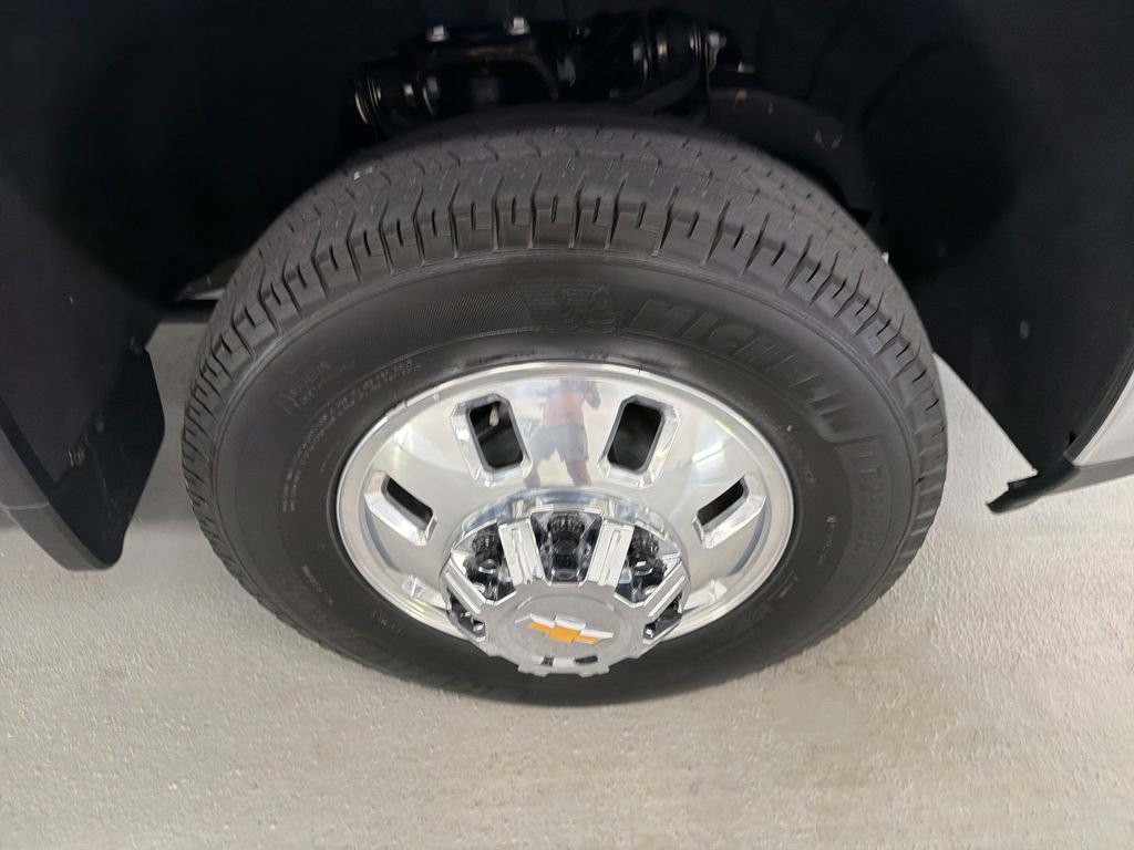 Used 2025 Chevrolet Silverado 3500 LT AWD/4WD image 4