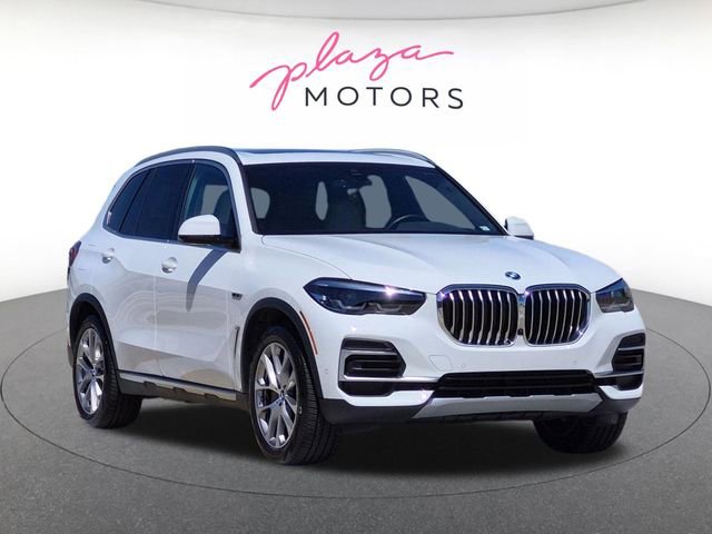 Certified 2022 BMW X5 xDrive45e w/ Premium Package AWD/4WD image 3