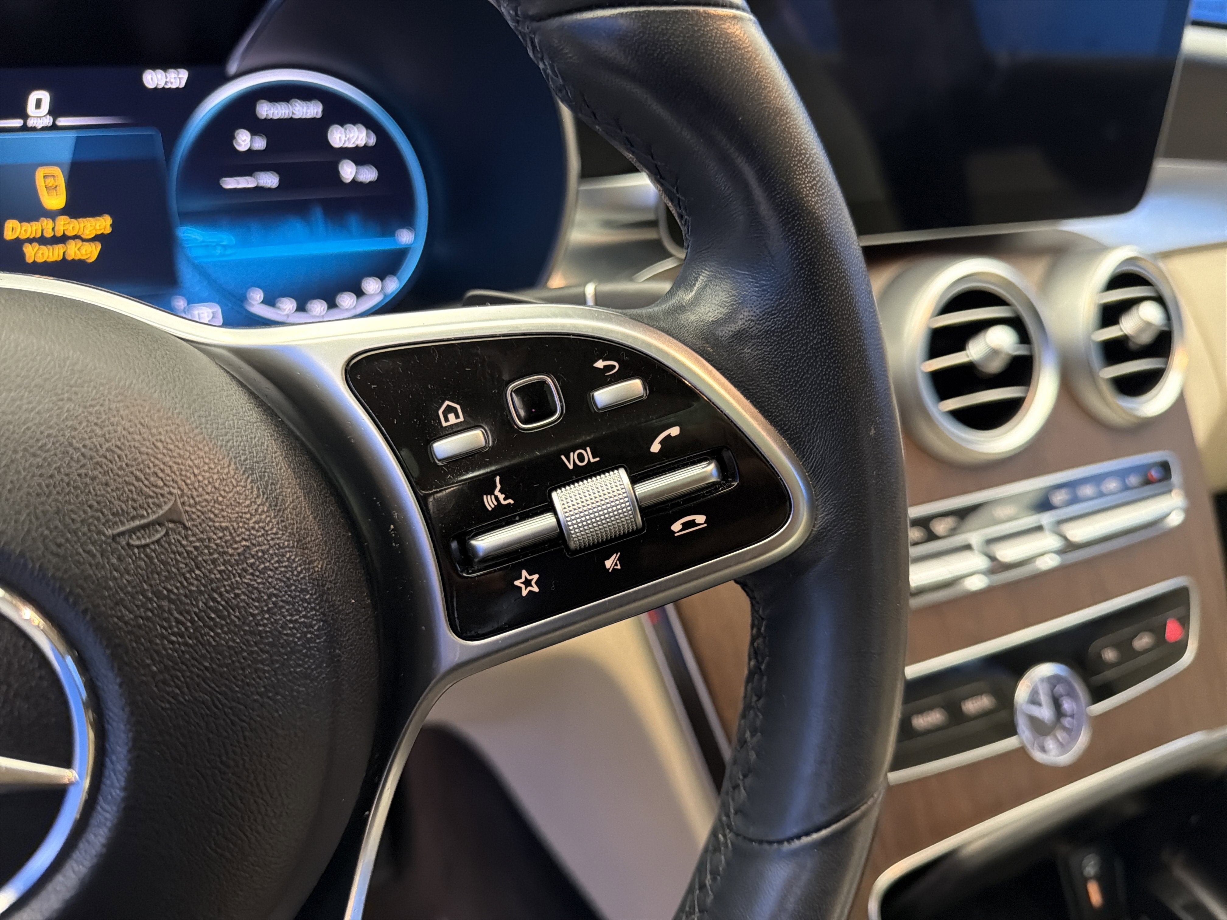 Used 2020 Mercedes-Benz C 300 4MATIC Sedan image 16