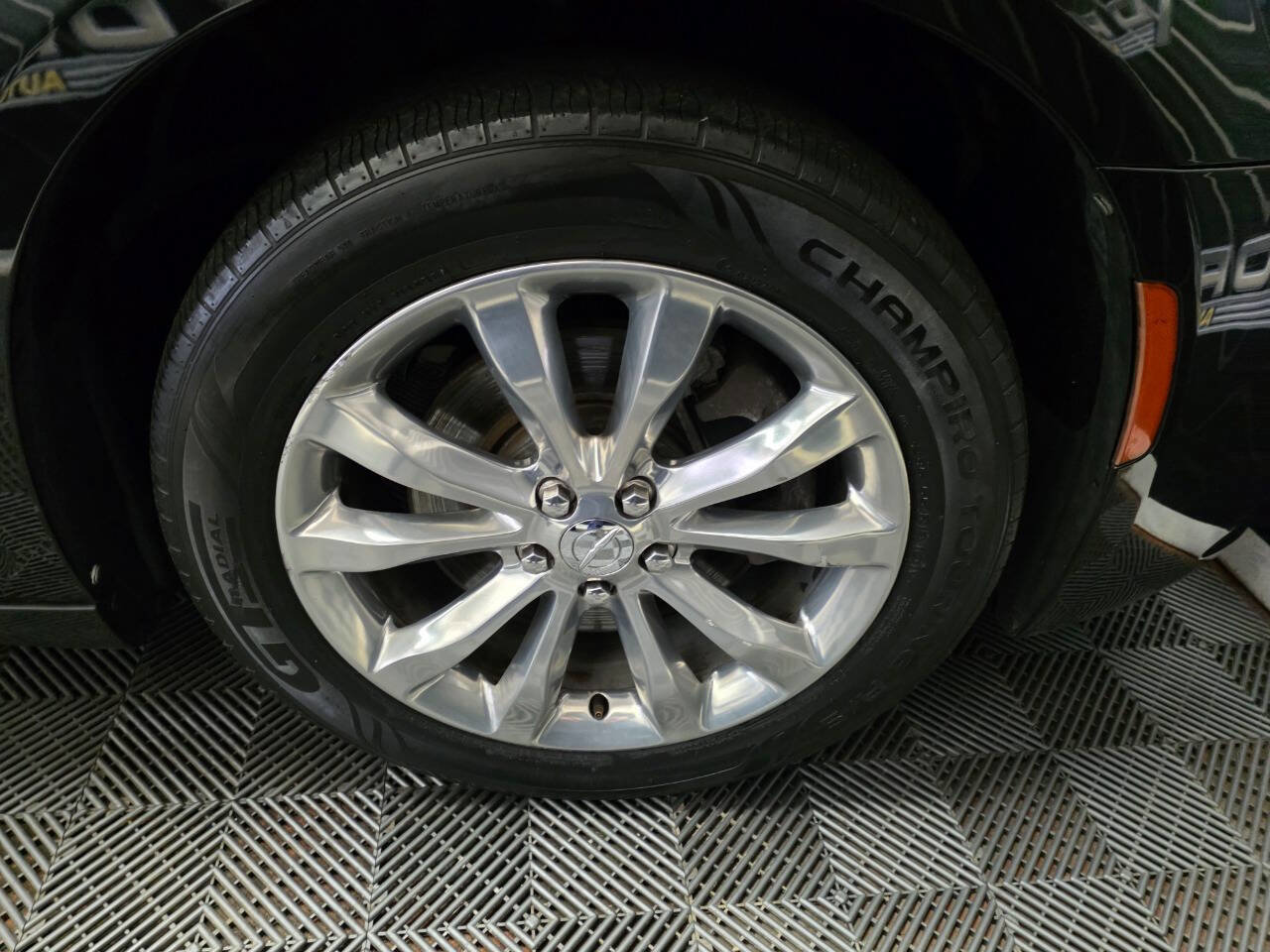 Used 2018 Chrysler 300 Touring L AWD/4WD image 38