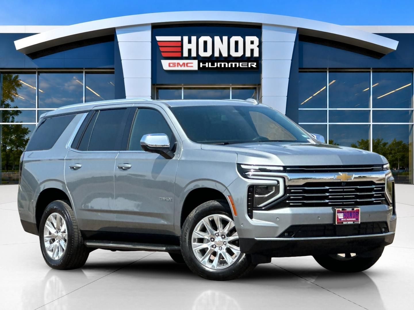 Used 2025 Chevrolet Tahoe Premier RWD image 2
