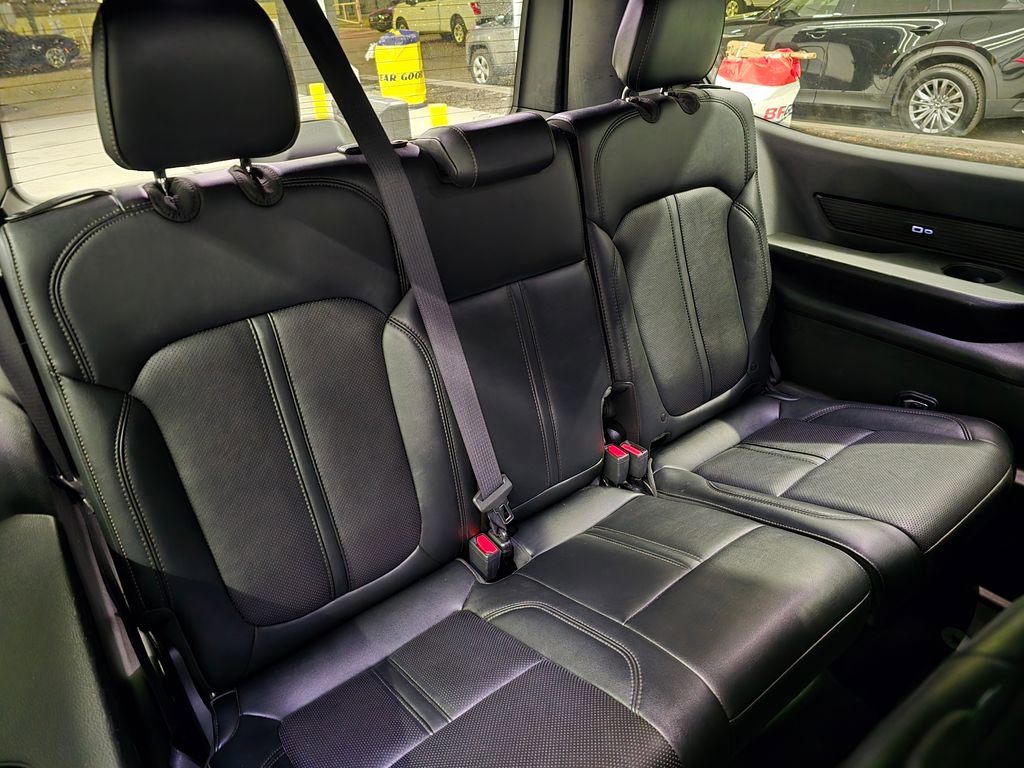 Used 2024 Jeep Wagoneer Series II w/ Flexible Seating Group RWD image 35