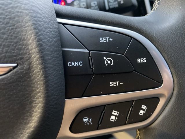 Used 2024 Chrysler Pacifica Touring-L image 22