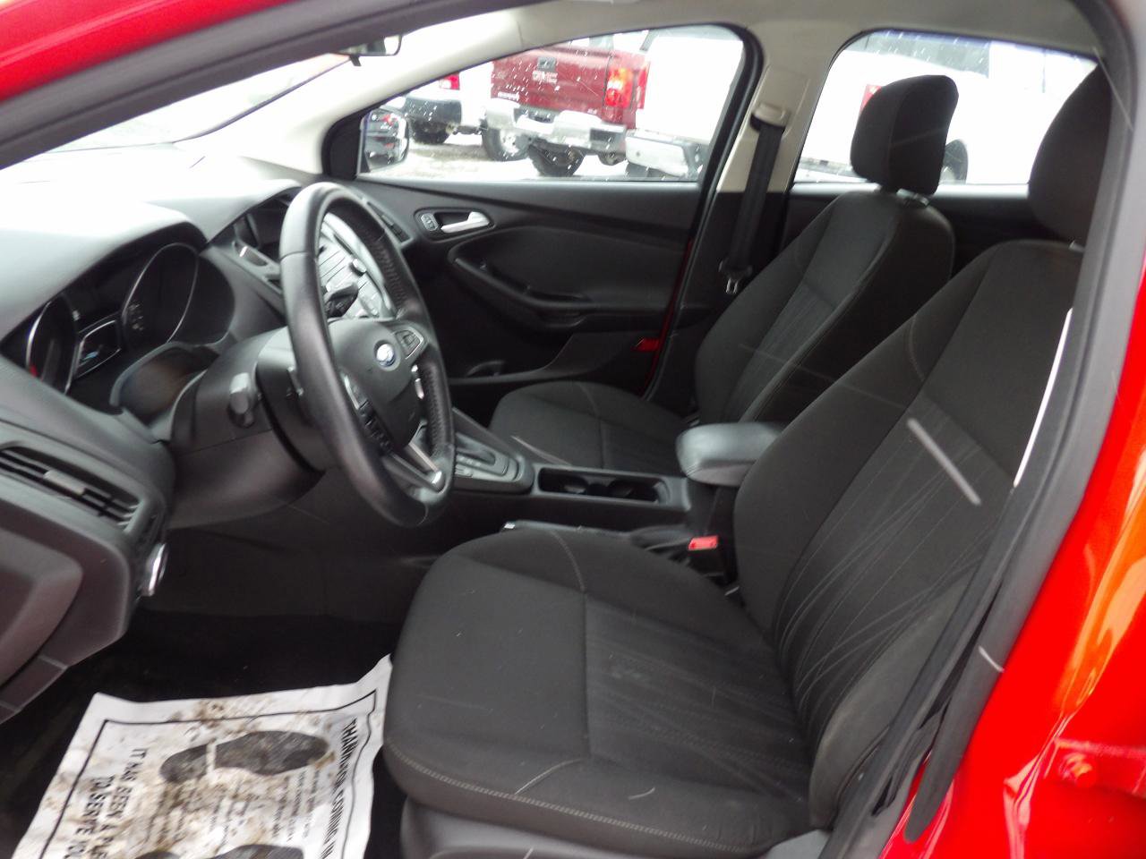 Used 2015 Ford Focus SE w/ SE Sport Package image 9