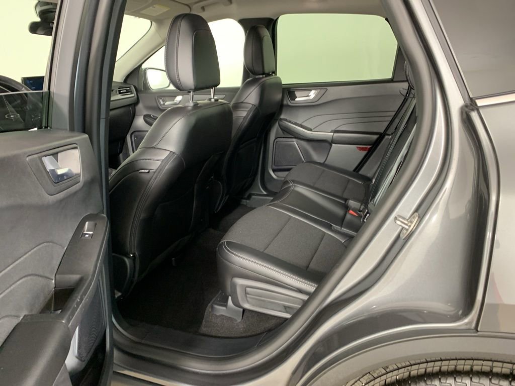 Used 2025 Ford Escape SE image 30