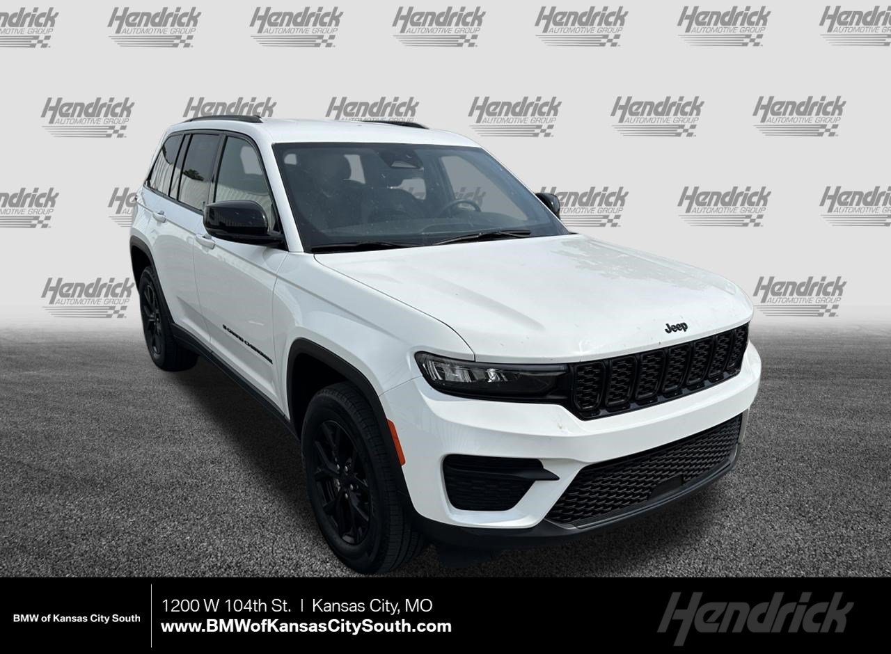 Used 2025 Jeep Grand Cherokee Altitude AWD/4WD image 1