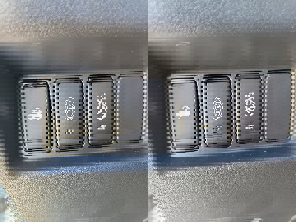 Used 2022 Nissan Maxima SR image 20