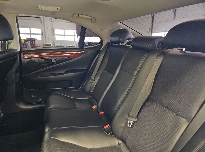 Used 2012 Lexus LS 460 w/ Luxury Value Edition RWD image 10