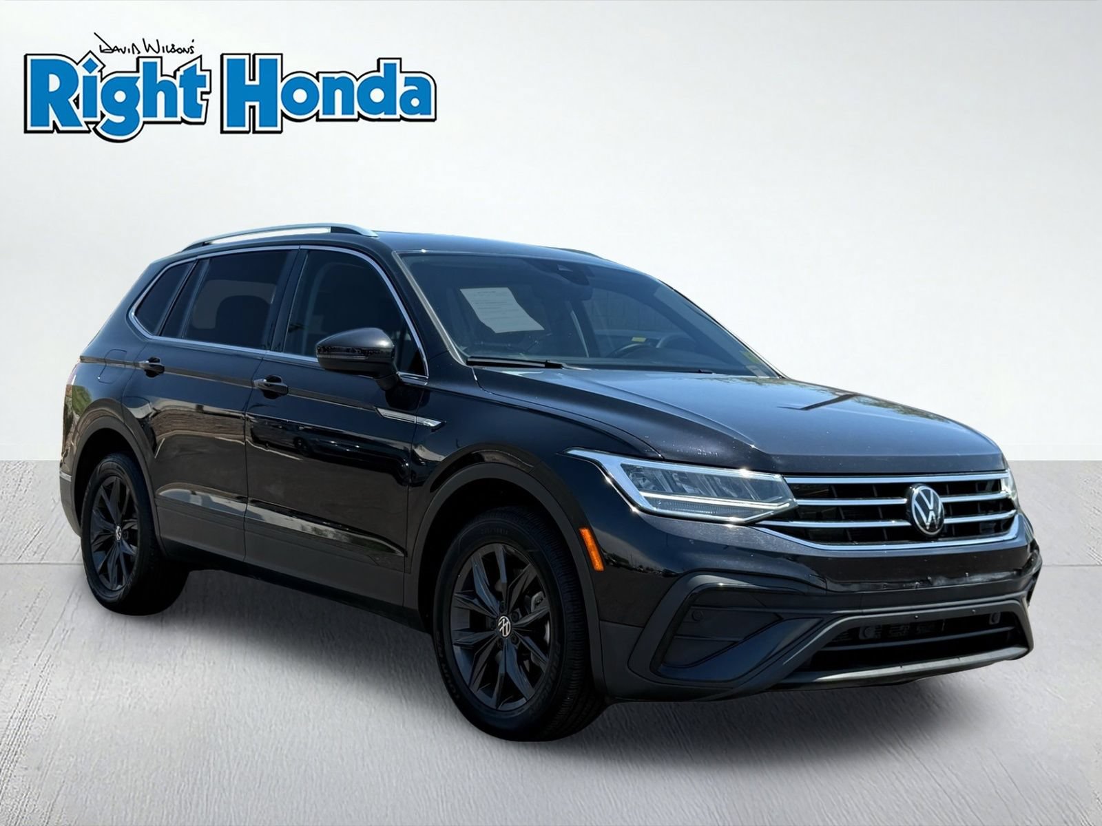 Used 2024 Volkswagen Tiguan SE AWD/4WD image 10