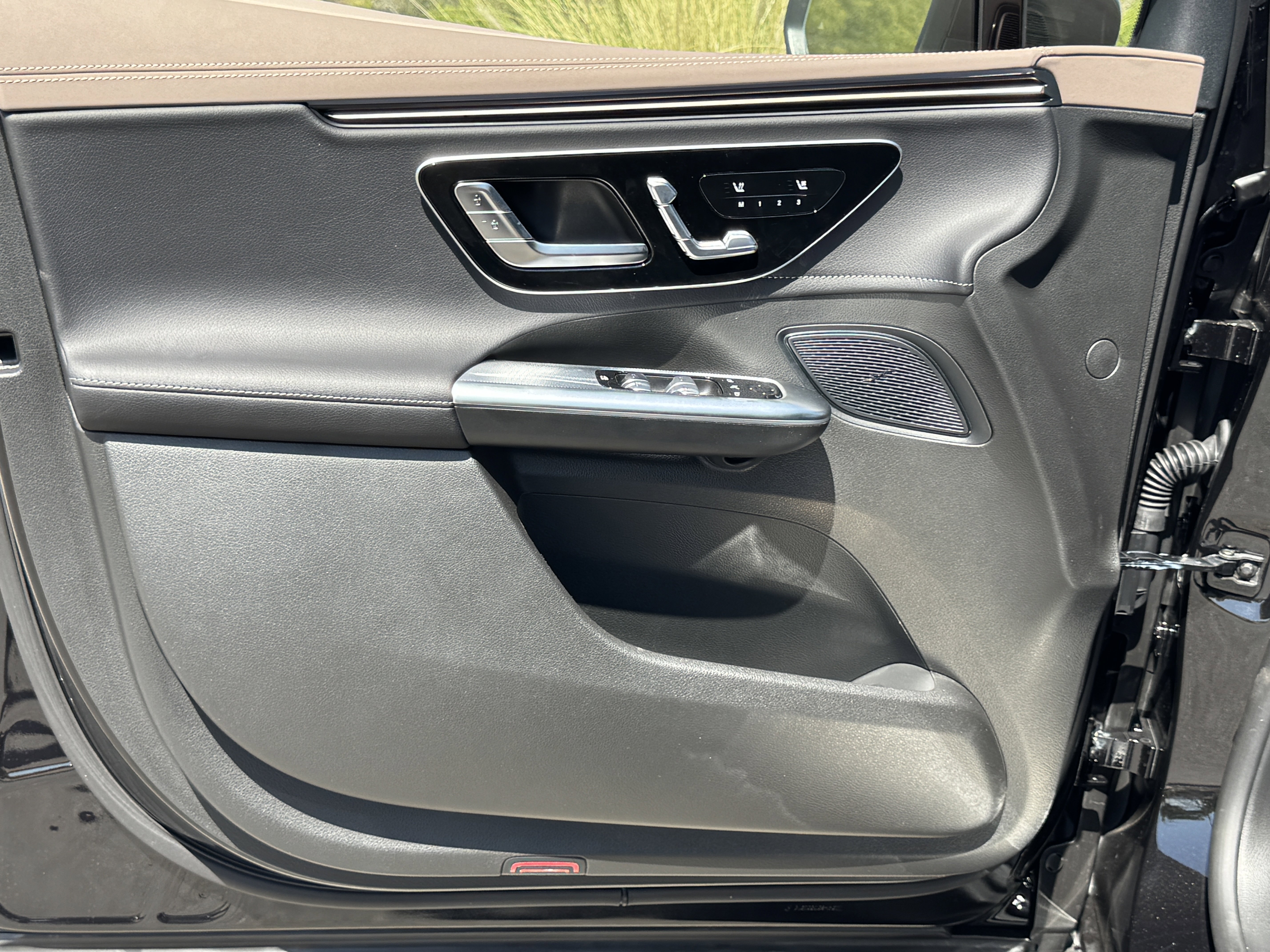 New 2026 Mercedes-Benz EQE 320 4MATIC SUV image 17