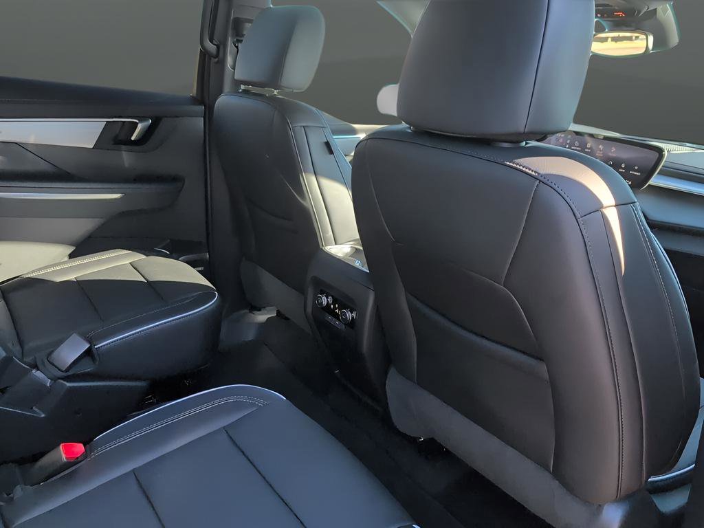 Used 2025 Buick Enclave Preferred image 26