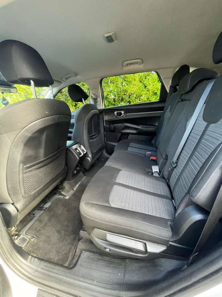 Used 2021 Kia Sorento LX AWD/4WD image 13
