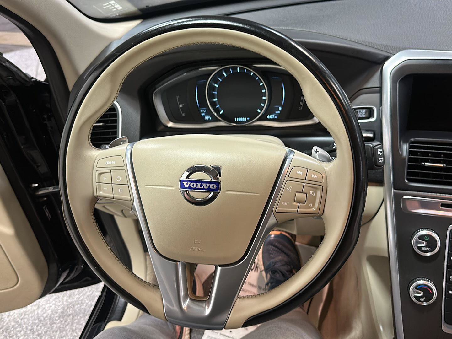 Used 2015 Volvo XC60 T6 w/ Protection Package AWD/4WD image 18