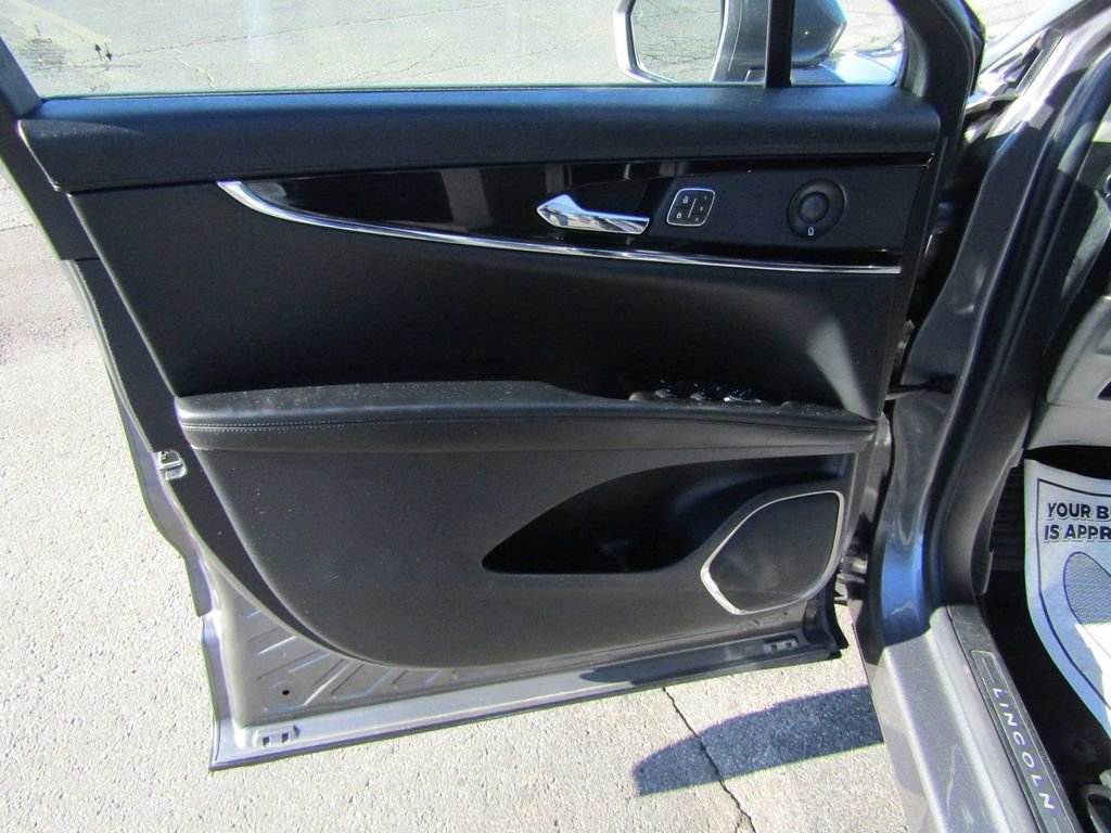 Used 2021 Lincoln Nautilus Reserve w/ Equipment Group 201A image 12