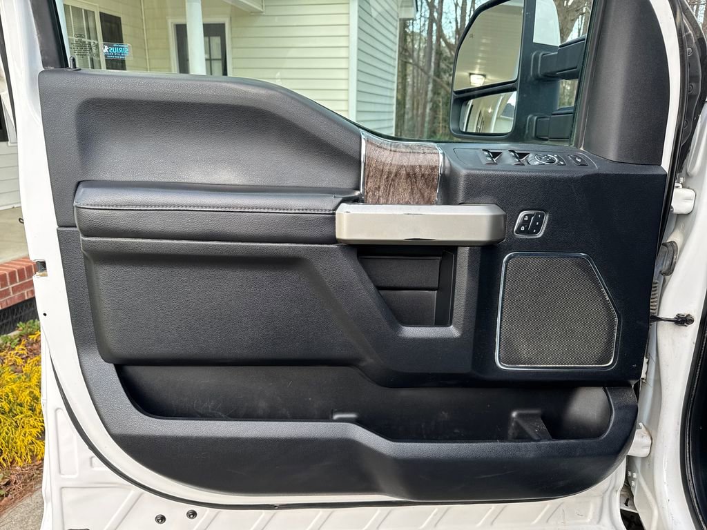Used 2017 Ford F250 Lariat w/ Lariat Value Package AWD/4WD image 14