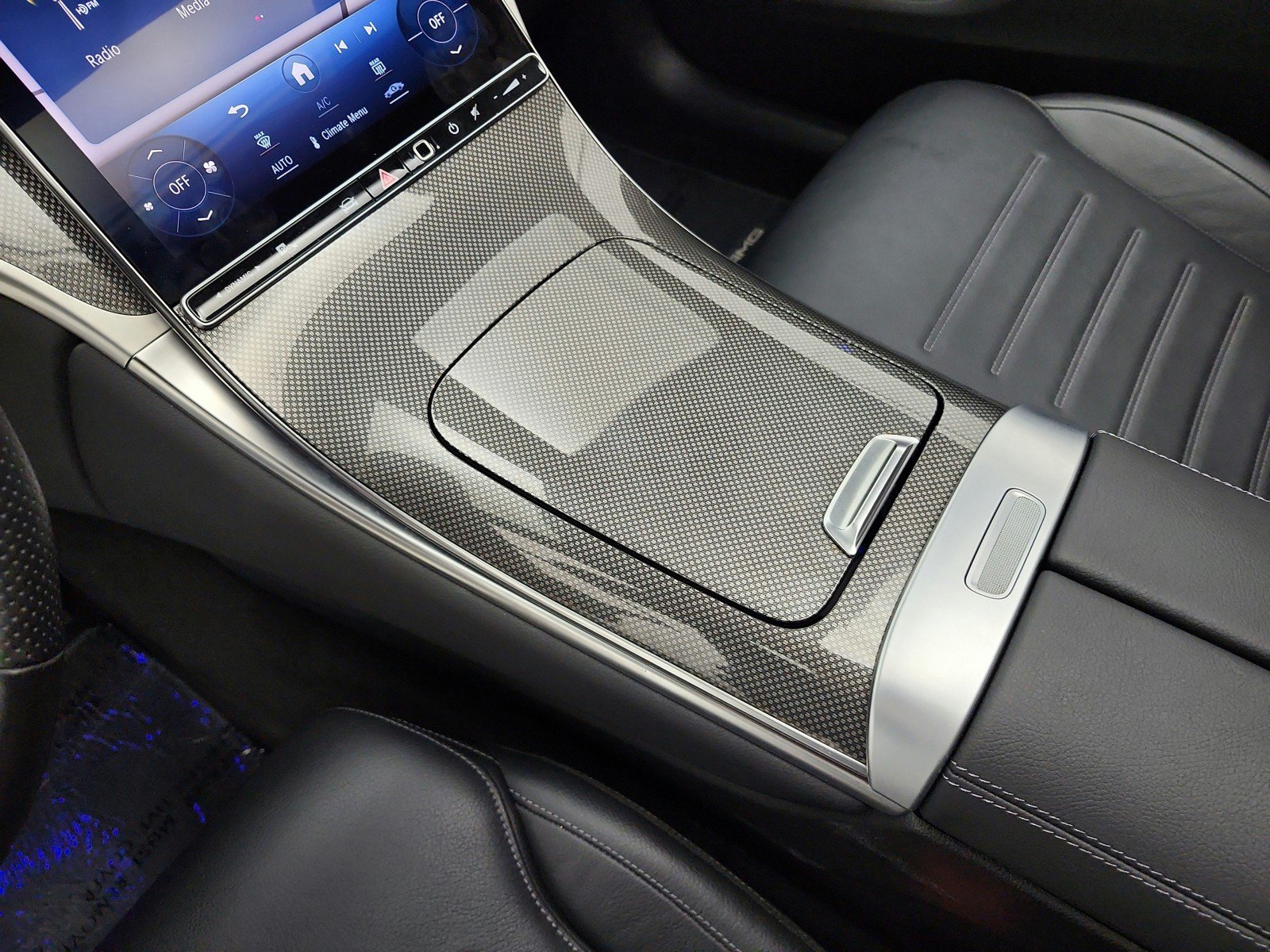 Used 2024 Mercedes-Benz GLC 300 4MATIC image 11