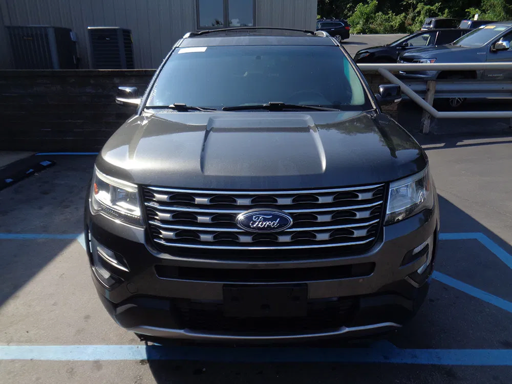Used 2016 Ford Explorer XLT w/ Equipment Group 201A AWD/4WD image 3