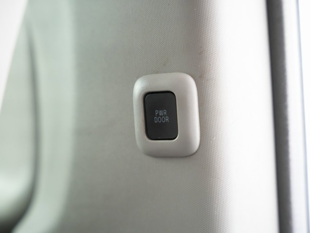 Used 2015 Toyota Sienna LE image 39