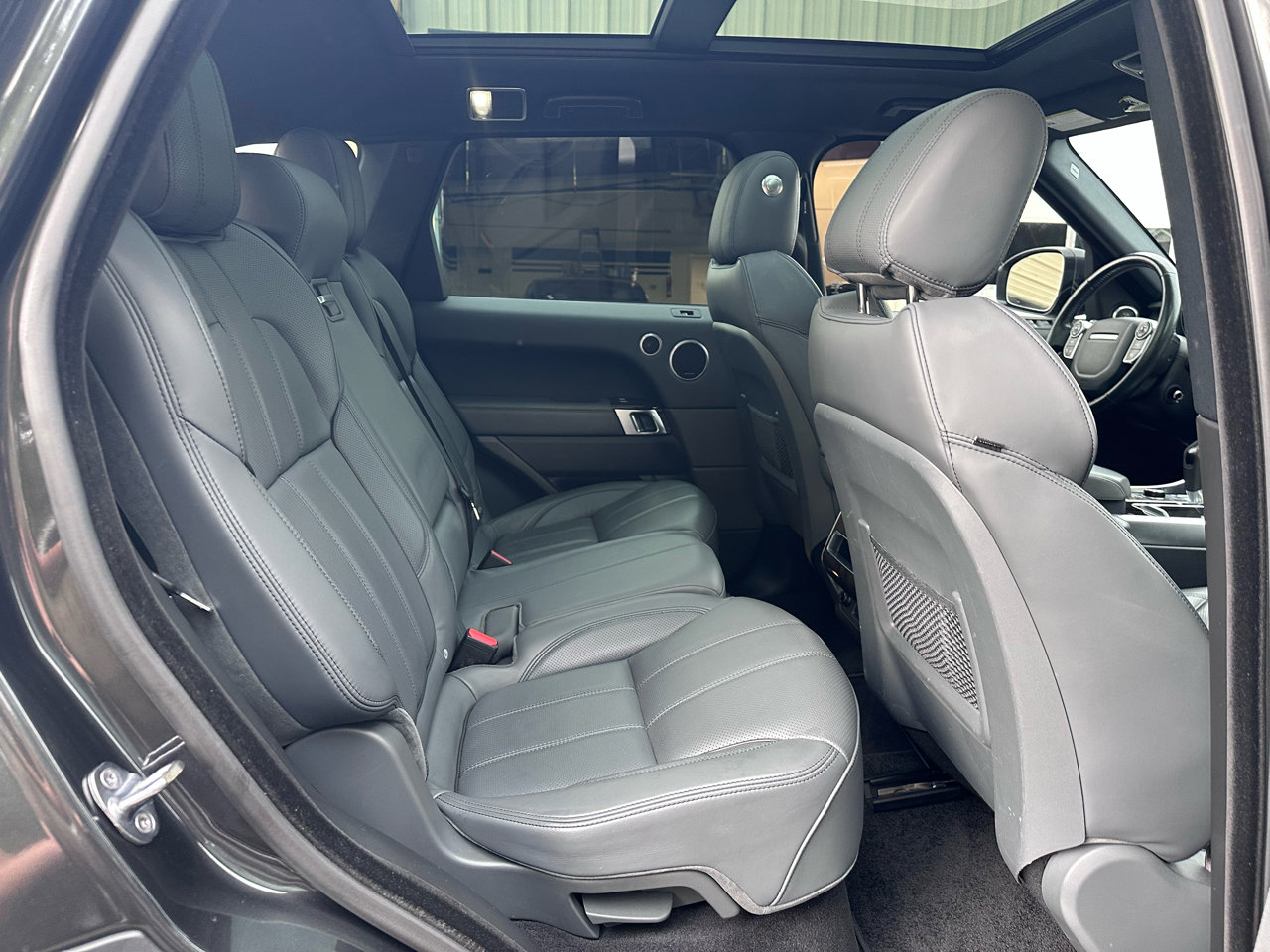 Used 2015 Land Rover Range Rover Sport HSE image 19