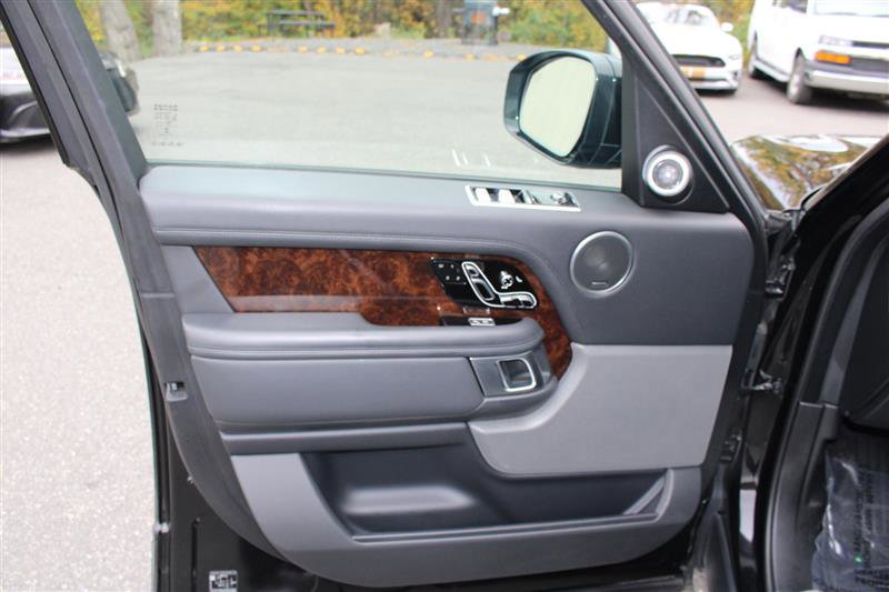Used 2020 Land Rover Range Rover HSE image 12