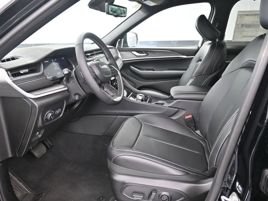 New 2025 Jeep Grand Cherokee Limited w/ Luxury Tech Group II image 17