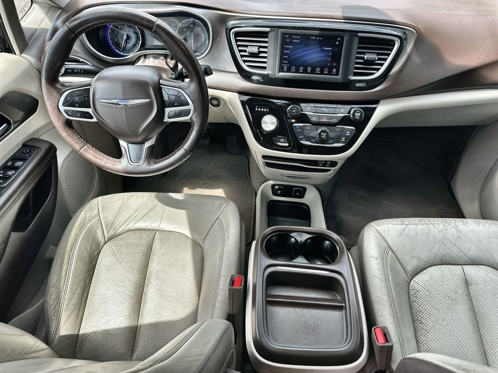 Used 2019 Chrysler Pacifica Touring-L FWD image 19