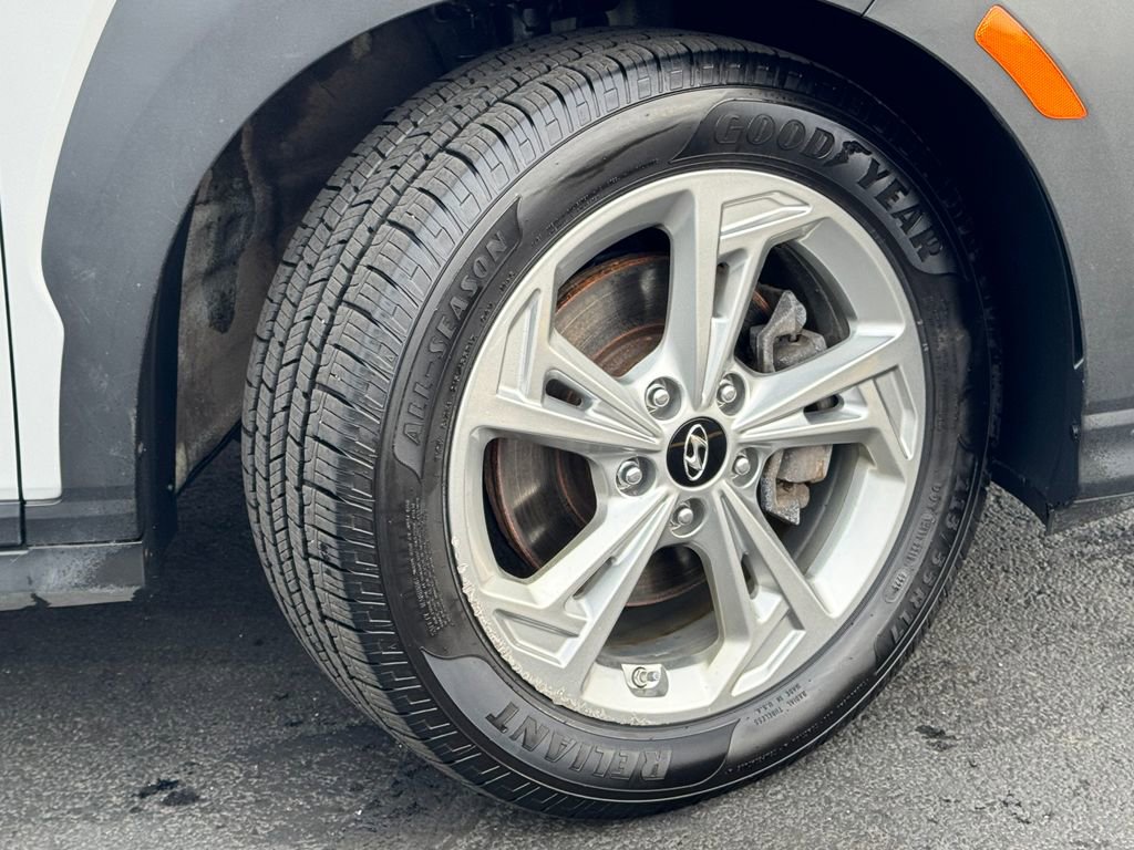 Used 2023 Hyundai Kona SEL AWD/4WD image 9