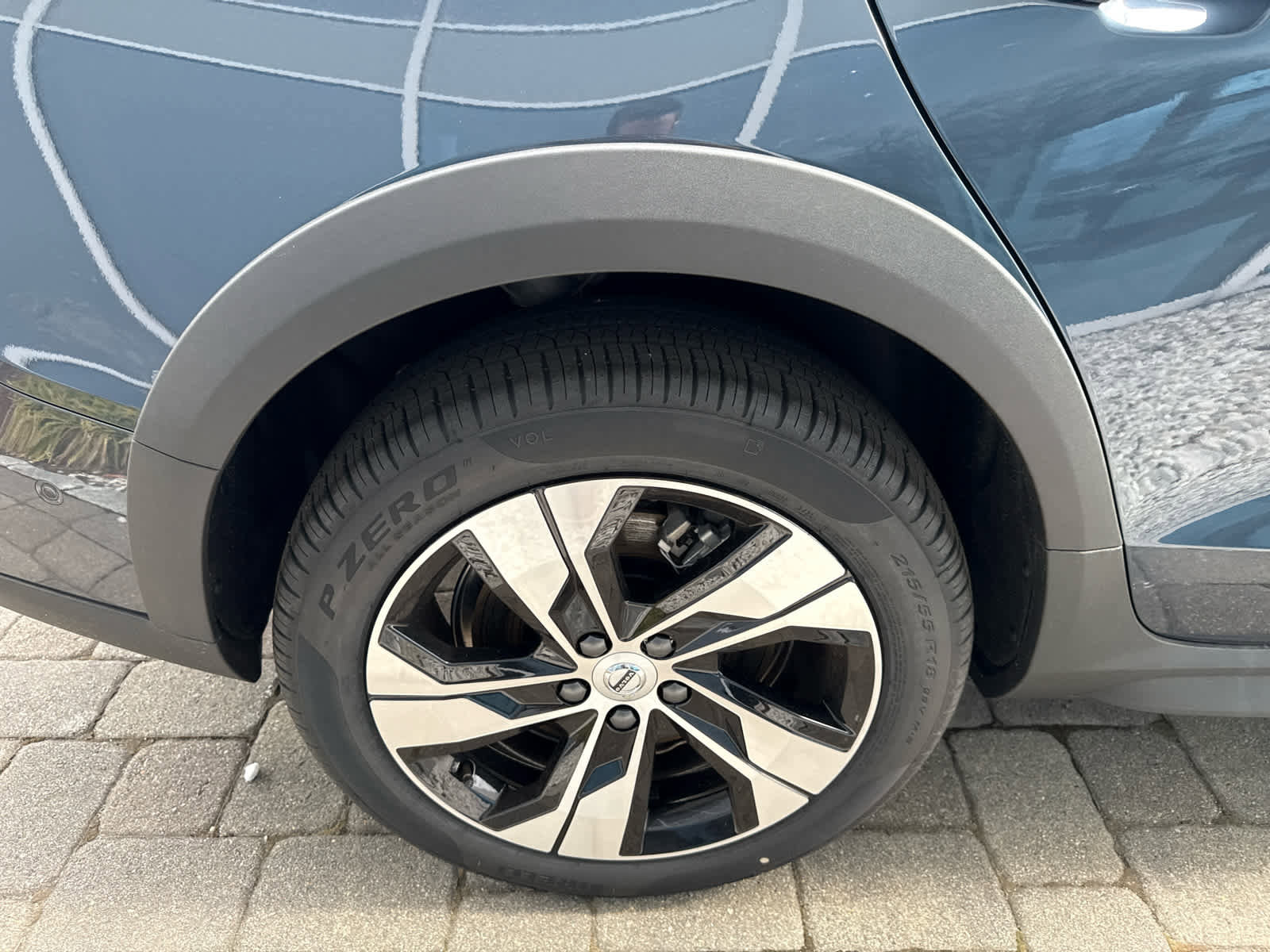 New 2026 Volvo V60 B5 Cross Country Plus w/ Protection Package Premier image 26