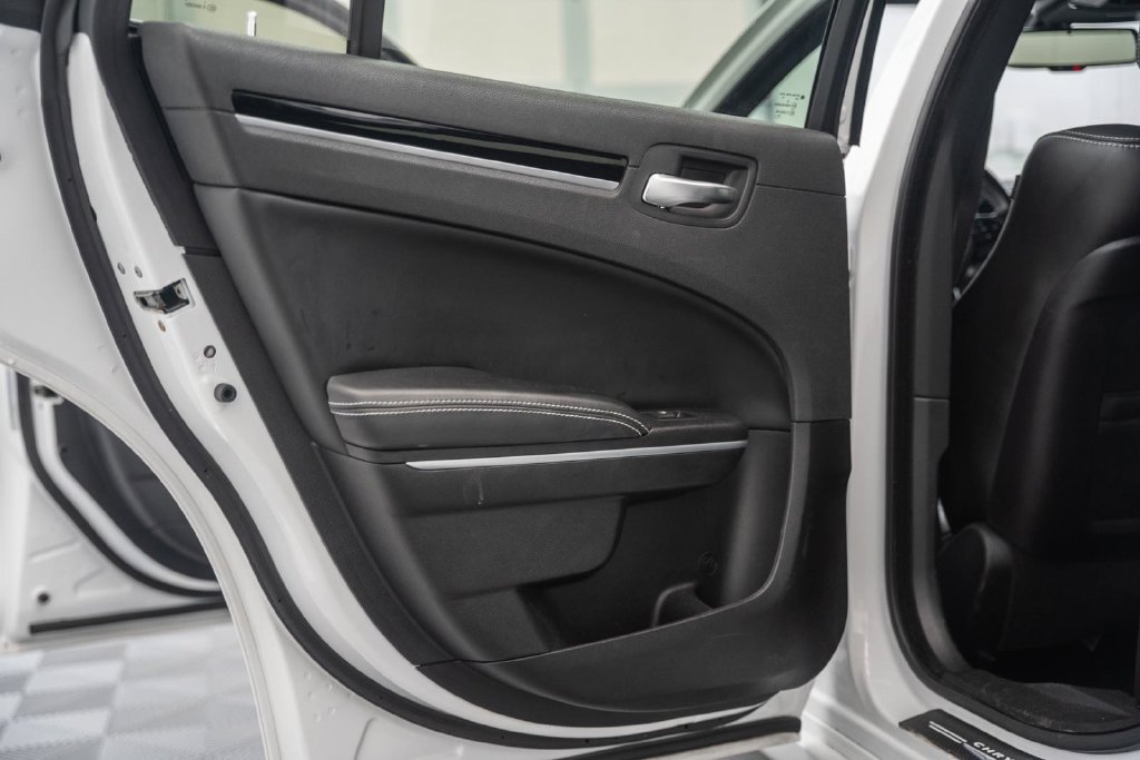 Used 2021 Chrysler 300 S RWD image 41