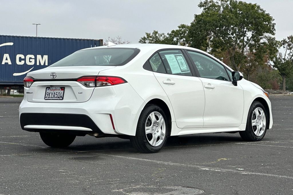 Used 2021 Toyota Corolla LE image 4