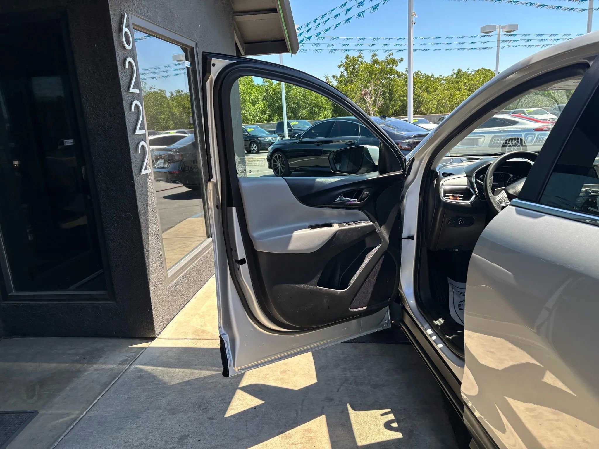 Used 2021 Chevrolet Equinox LT w/ LPO, Cargo Package image 7