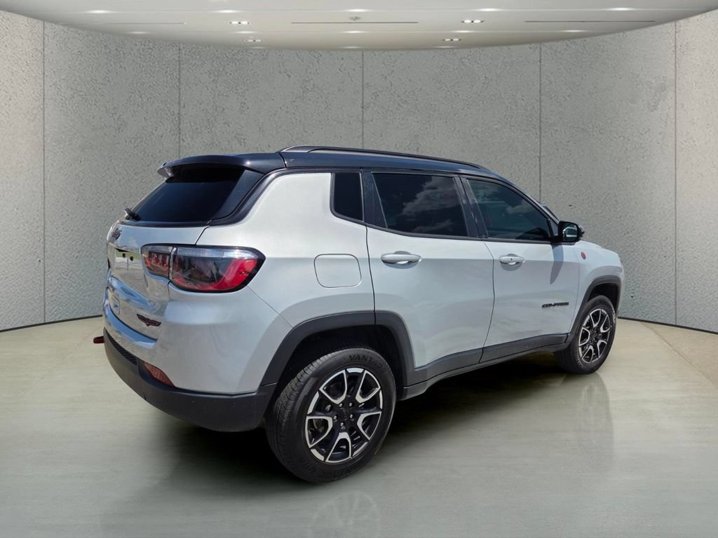 Used 2024 Jeep Compass Trailhawk AWD/4WD image 5
