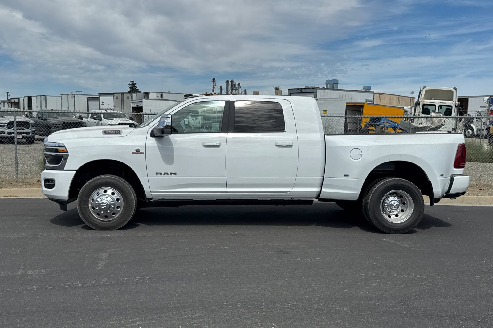 New 2027 RAM 3500 Laramie AWD/4WD image 6