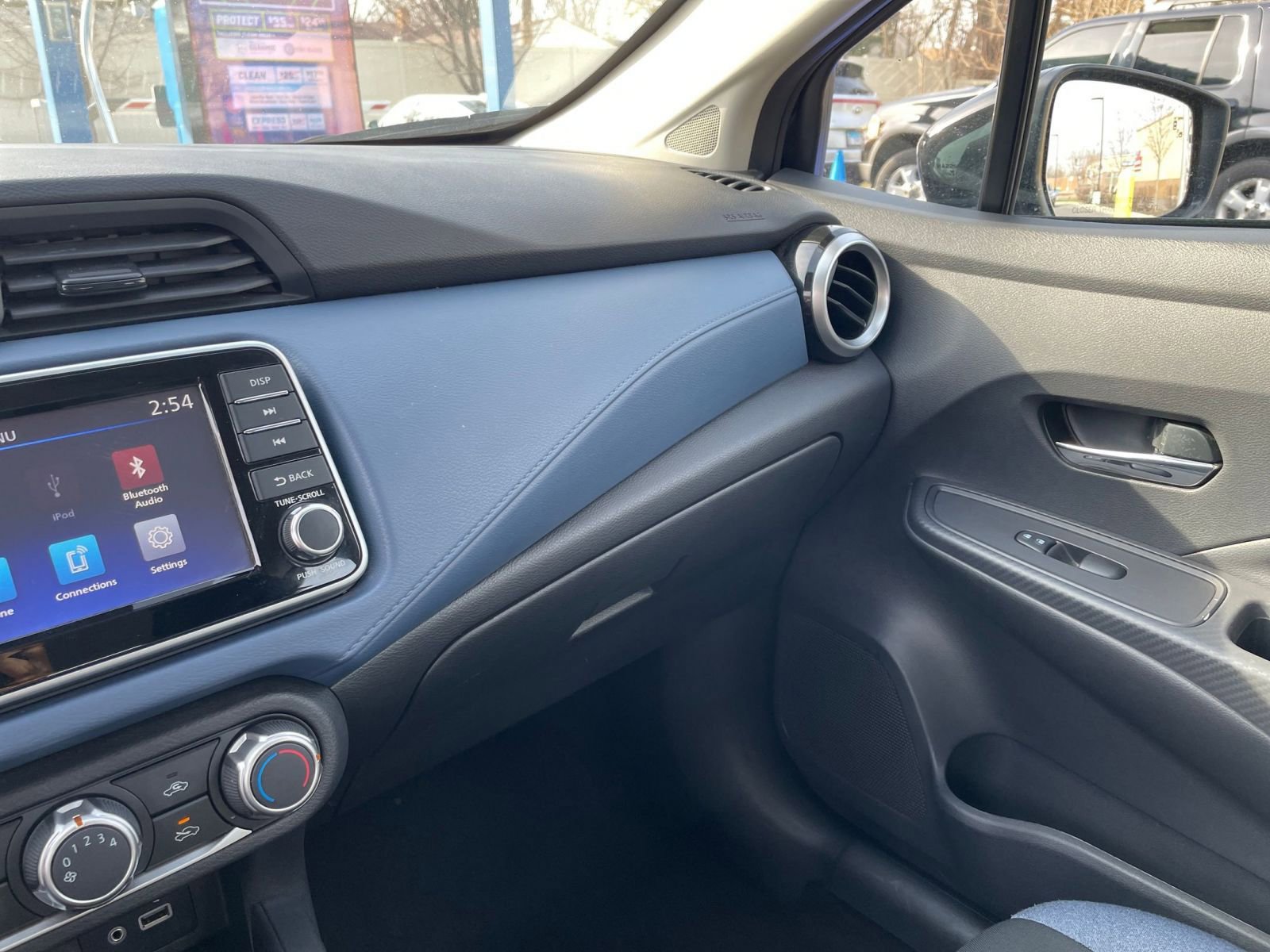 Used 2025 Nissan Versa SV w/ Trunk Package image 33