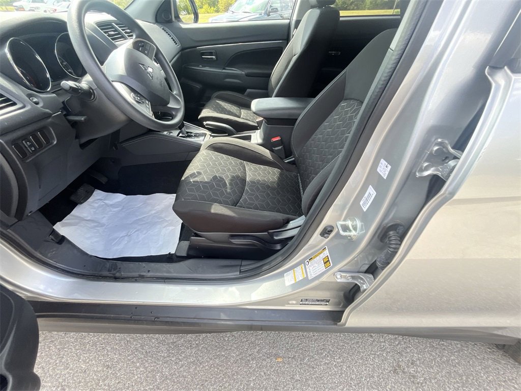 Used 2025 Mitsubishi Outlander Sport ES image 12