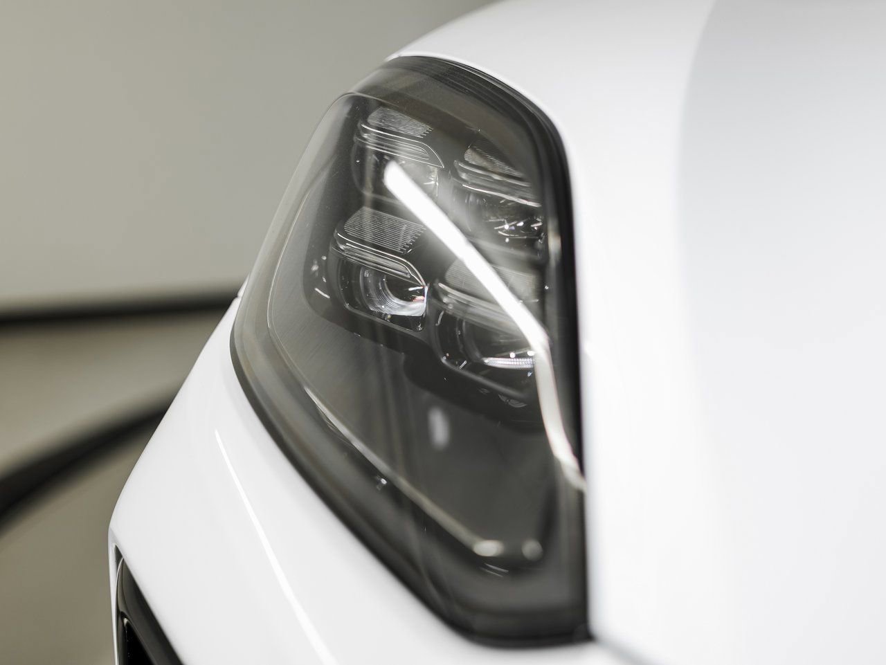 Certified 2025 Porsche Cayenne Coupe image 13