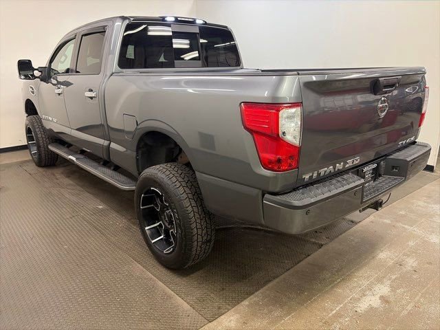 Used 2019 Nissan Titan SV w/ SV Convenience Package image 4