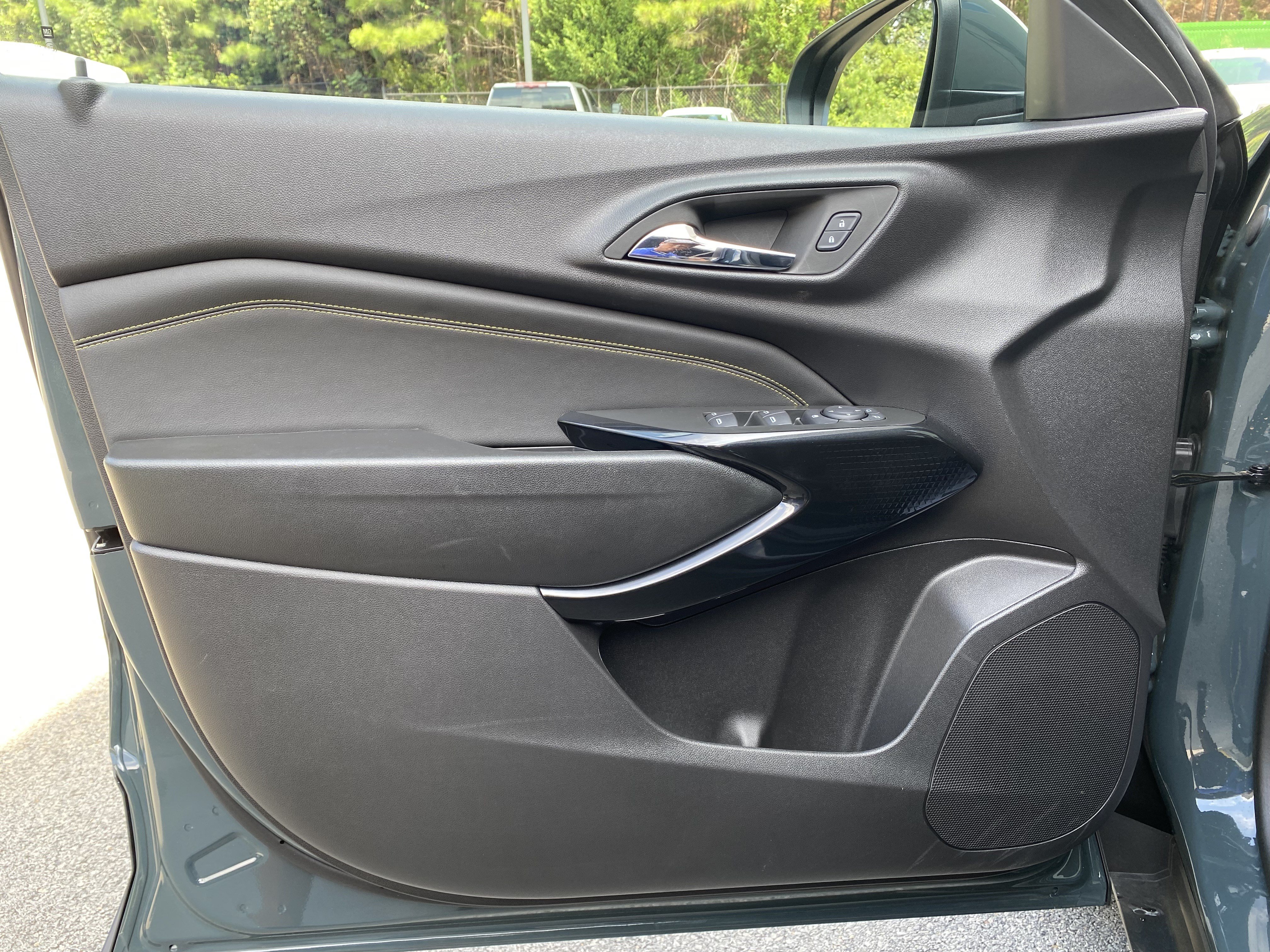 Used 2026 Chevrolet Trax LT w/ Sunroof Package FWD image 15