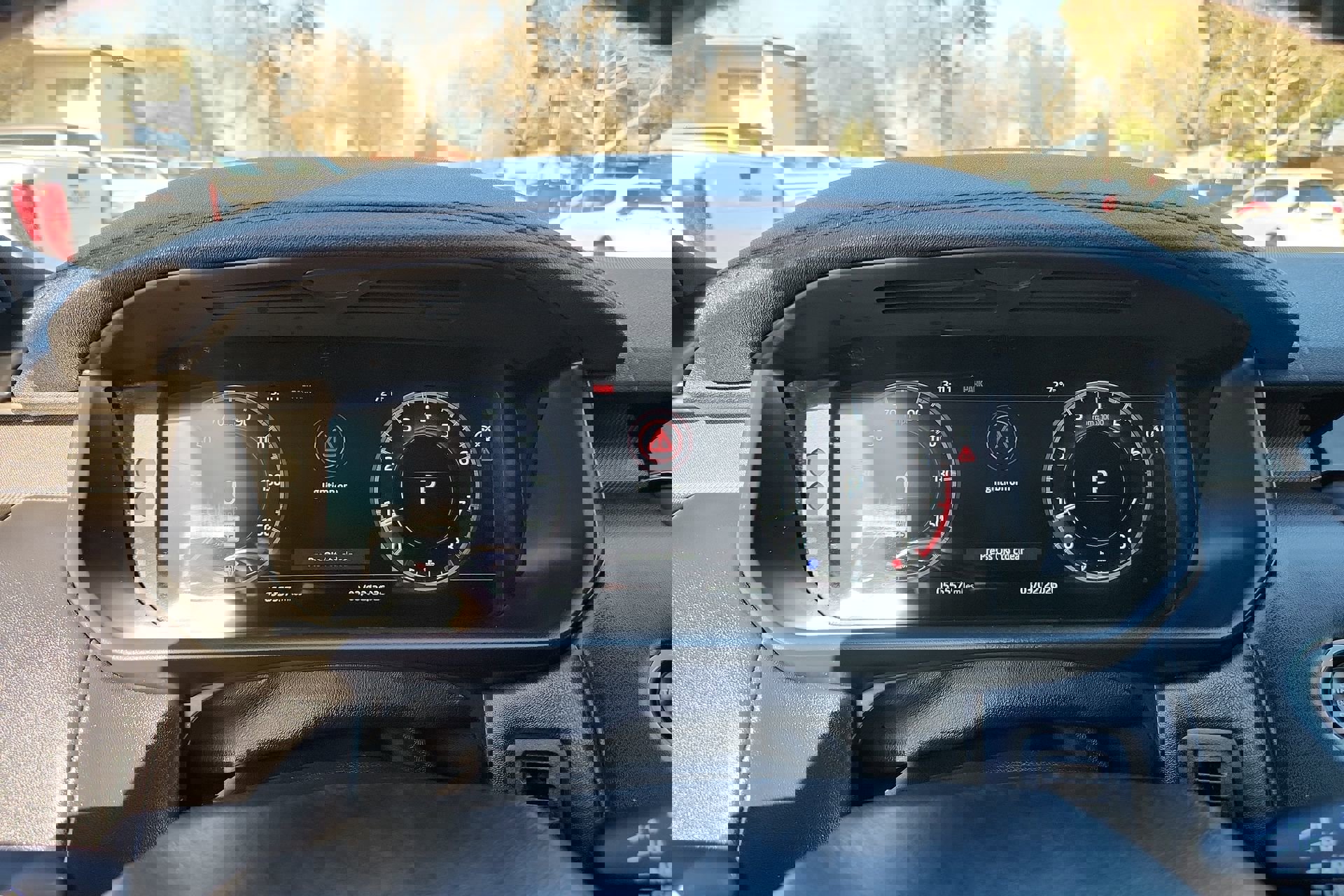 Used 2019 Land Rover Discovery HSE image 10