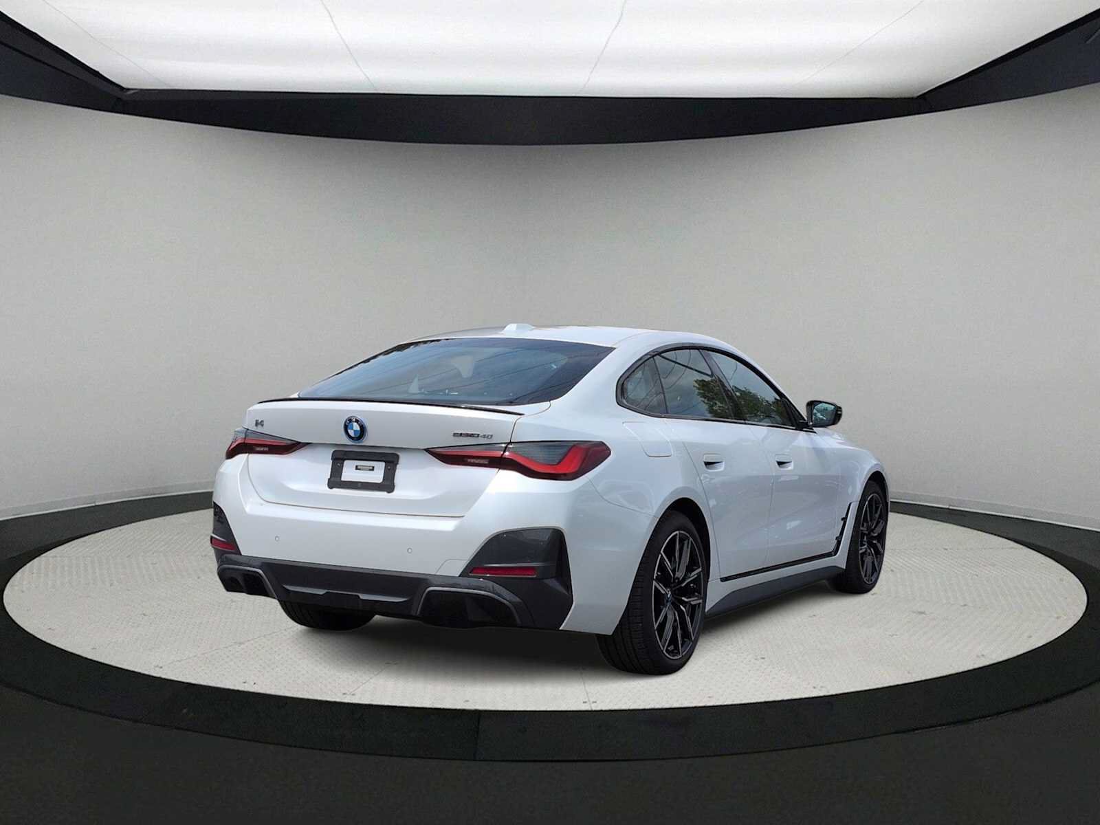 Used 2023 BMW i4 eDrive40 w/ M Sport Package RWD image 8