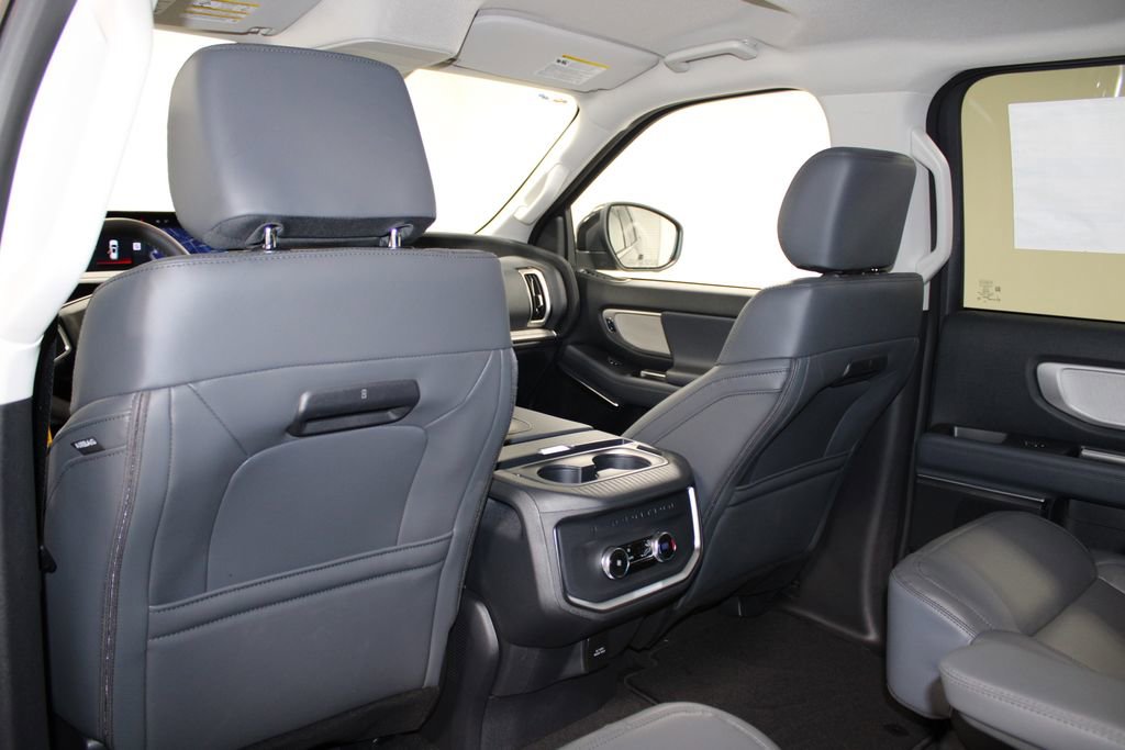 New 2026 Ford Expedition Active image 29