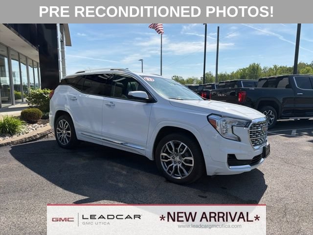 Used 2023 GMC Terrain Denali w/ Denali Premium Package AWD/4WD image 7