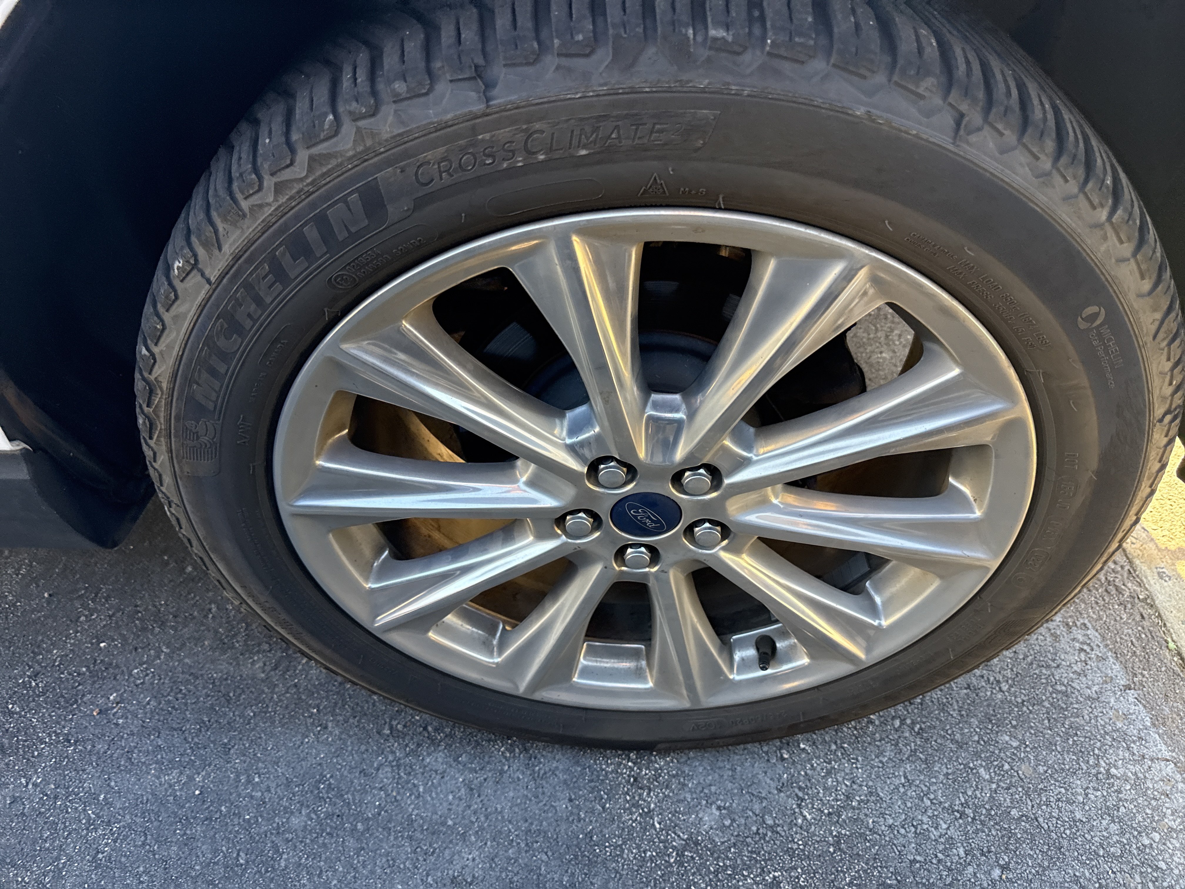 Used 2018 Ford Edge Titanium w/ Equipment Group 302A FWD image 11