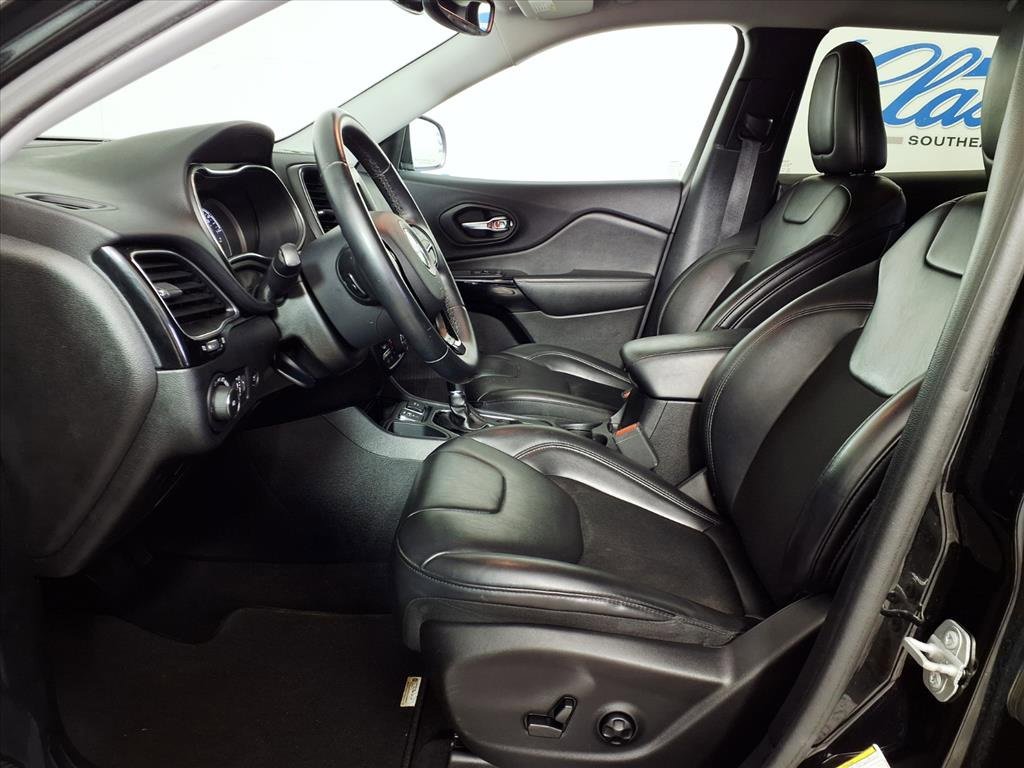 Used 2020 Jeep Cherokee Latitude Plus image 8