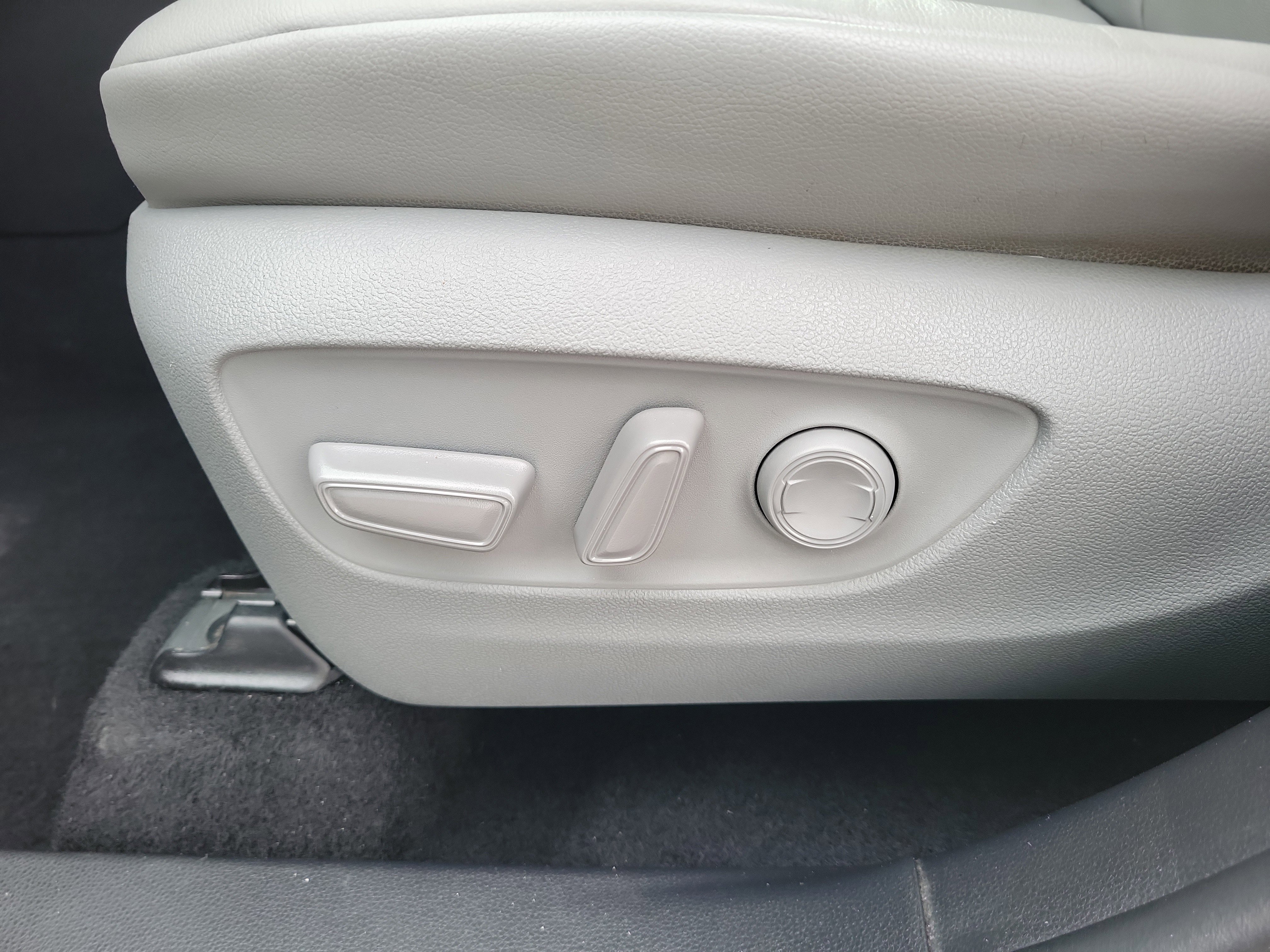 Used 2020 Toyota Highlander XLE image 20